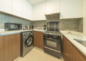 Private kitchen - Waterfront Apt w/ Lagoon Views & Pool, Blue Bay (Ajmal Makan)