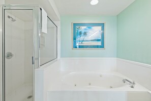 Shower, towels - Stunning 3BR Beachfront Condo - Heated Pool - Orange Beach Enclave #405 (Orange Beach)
