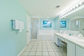 Shower, towels - Stunning 3BR Beachfront Condo - Heated Pool - Orange Beach Enclave #405 (Orange Beach)