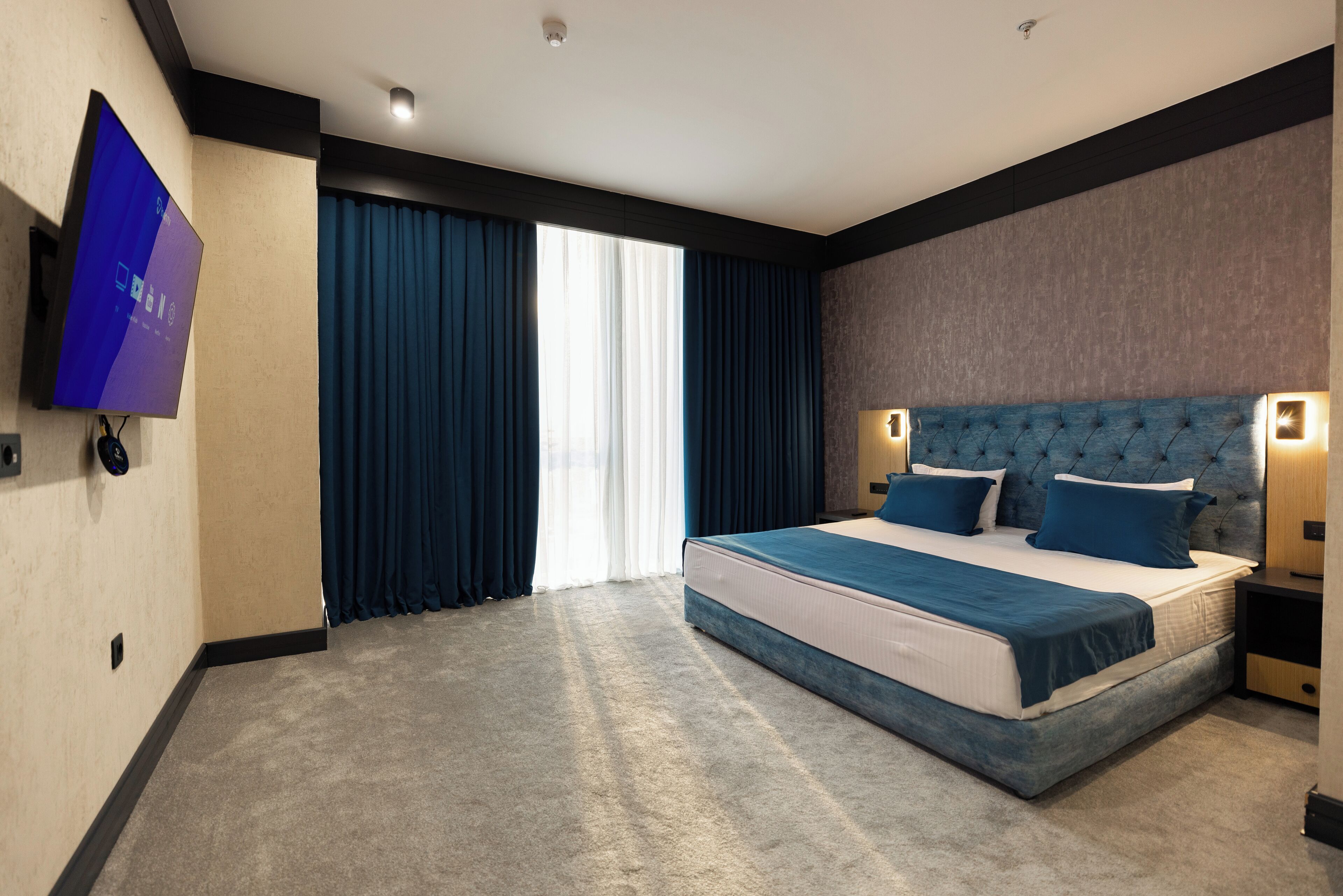 Deluxe Room, Non Smoking, Mountain View | Free WiFi