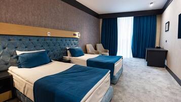 Standard Twin Room, Mountain View | Desk, free WiFi