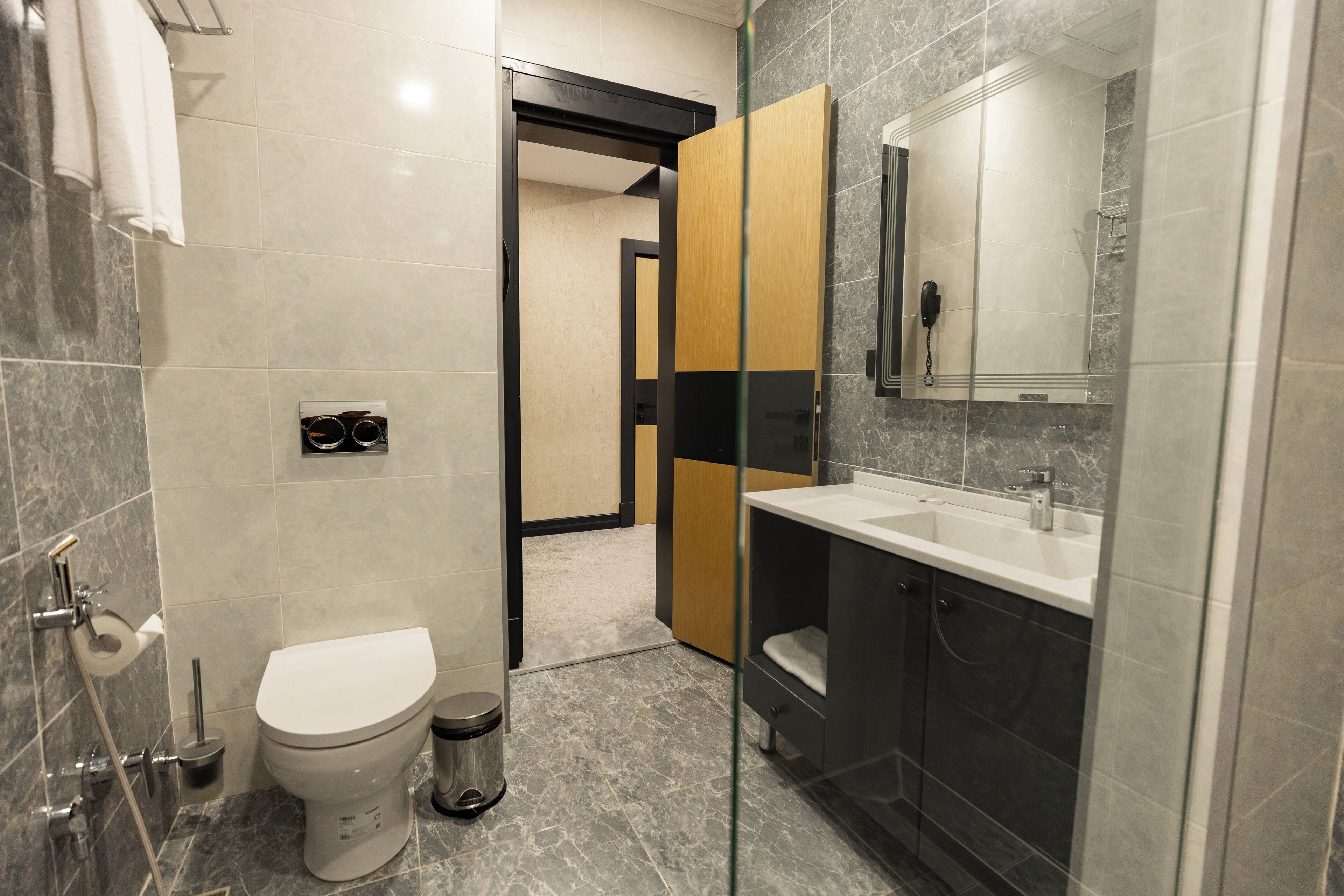 标准双人房, 山景 | 浴室 | 淋浴设施、免费洗浴用品、吹风机、毛巾