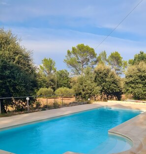 Pool - Guest Room 'Chambre 2 Chine' with Shared Pool, Wi-Fi, and Air Conditioning (Cotignac)