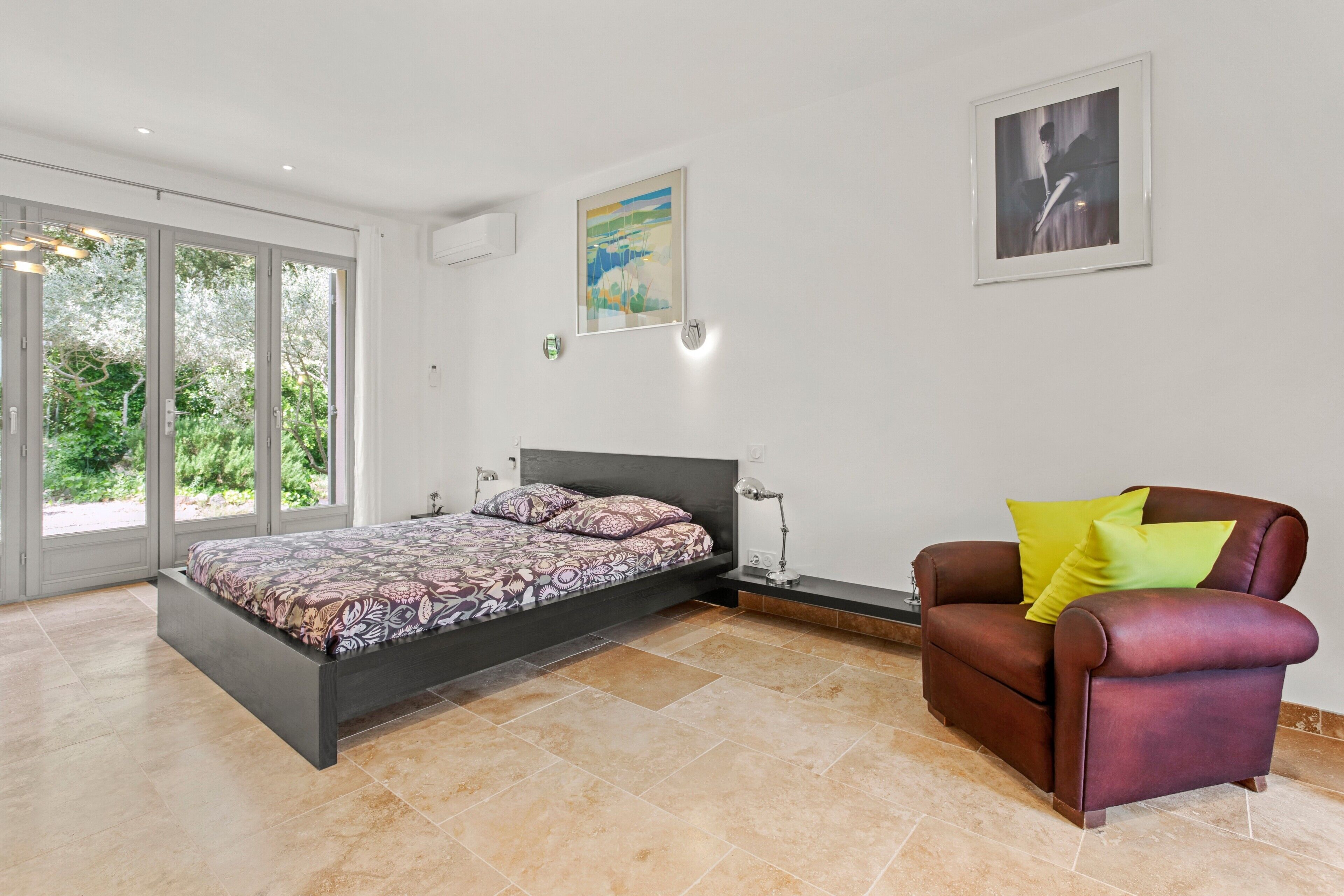 1 slaapkamer, een strijkplank/strijkijzer, wifi, beddengoed