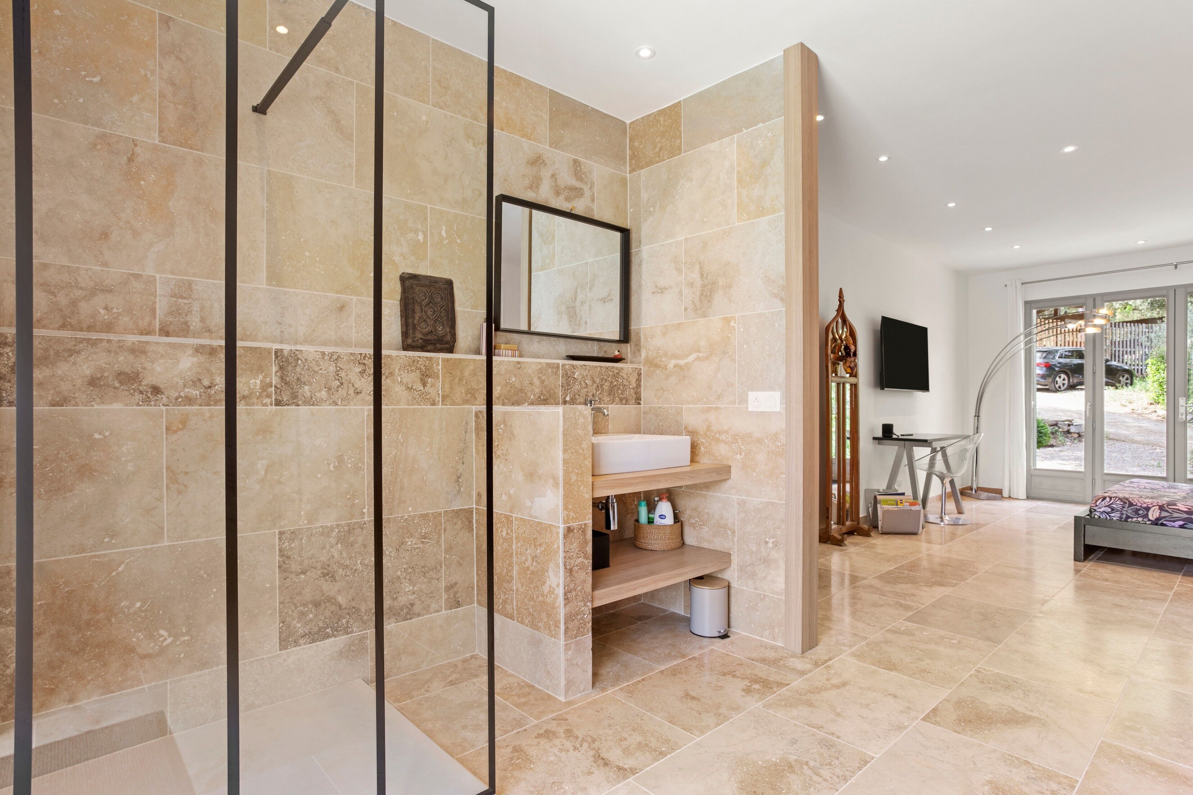 Shower, hair dryer, towels