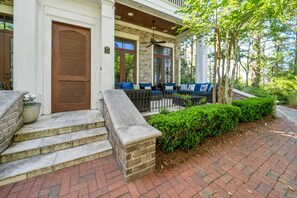Terrace/patio - Resort Living! Heart Of Baytowne Wharf-Water Views-Pools & More! LJ169 (Miramar Beach)