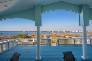 Terrace/patio - Luxurious, Sound Side, Boat Dock, Elevator, Pets Welcome, Hot tub, Communal Pool, Game Room (North Topsail Beach)