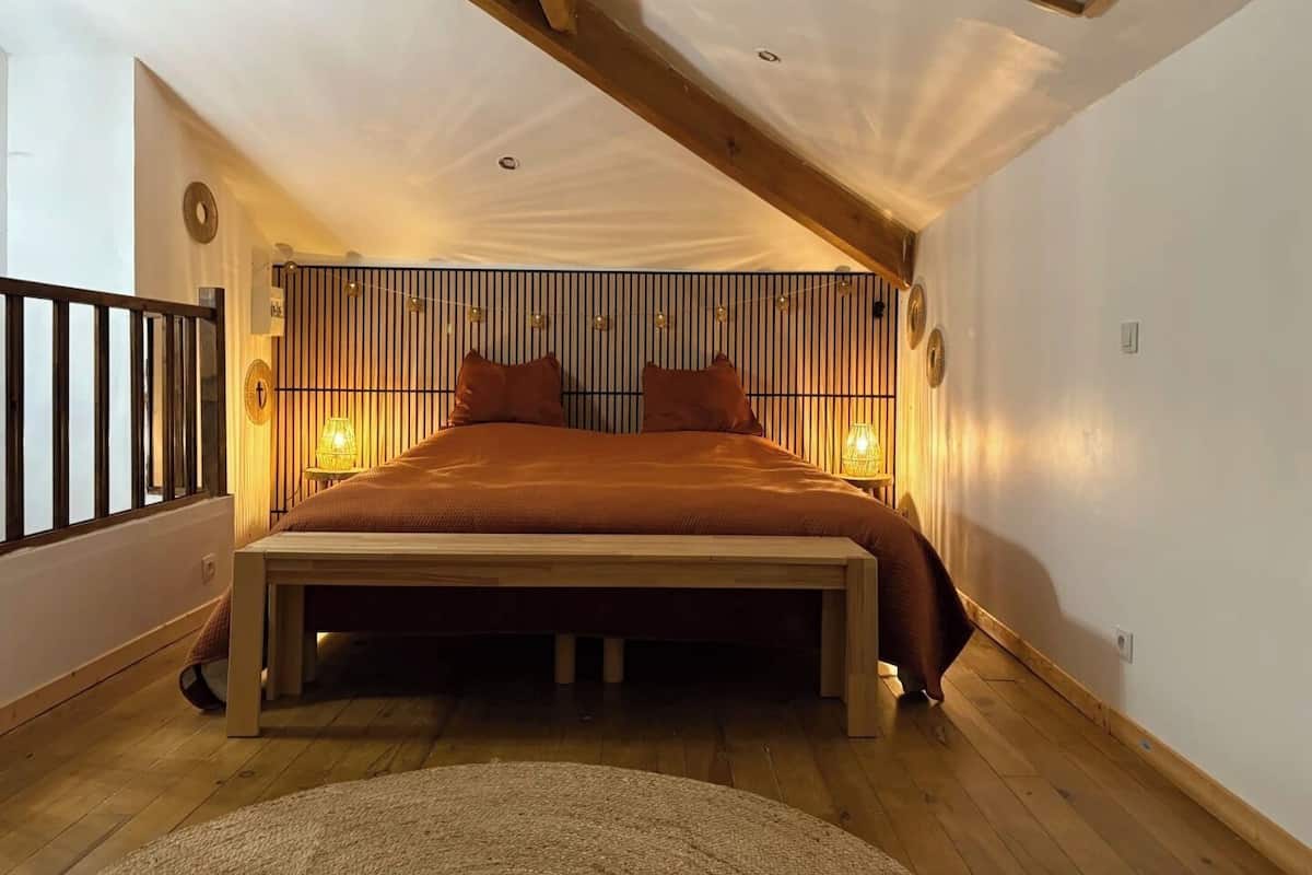 Quarto casal clássico (Suite Marqueze) | Frigobar, ferros/tábuas de passar roupa