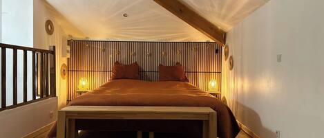 Classic Double Room (Suite Marqueze) | Minibar, individually decorated, individually furnished