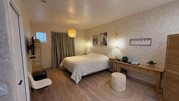 Classic Double Room, Garden View (Suite Tenareze) | Minibar, iron/ironing board