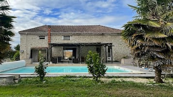 Piscine extérieure (ouverte en saison)