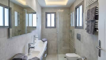 Apartamento, 2 habitaciones, fumadores, balcón | Baño
