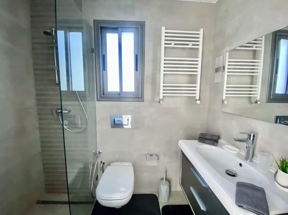 Apartment, 2 Bedrooms, Smoking, Balcony | Bilik Mandi