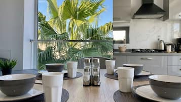 Apartment, 2 Bedrooms, Smoking, Balcony | Dining room
