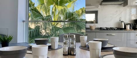Apartment, 2 Bedrooms, Smoking, Balcony | Dining room