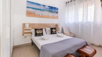 3 bedrooms, iron/ironing board, WiFi, bed sheets