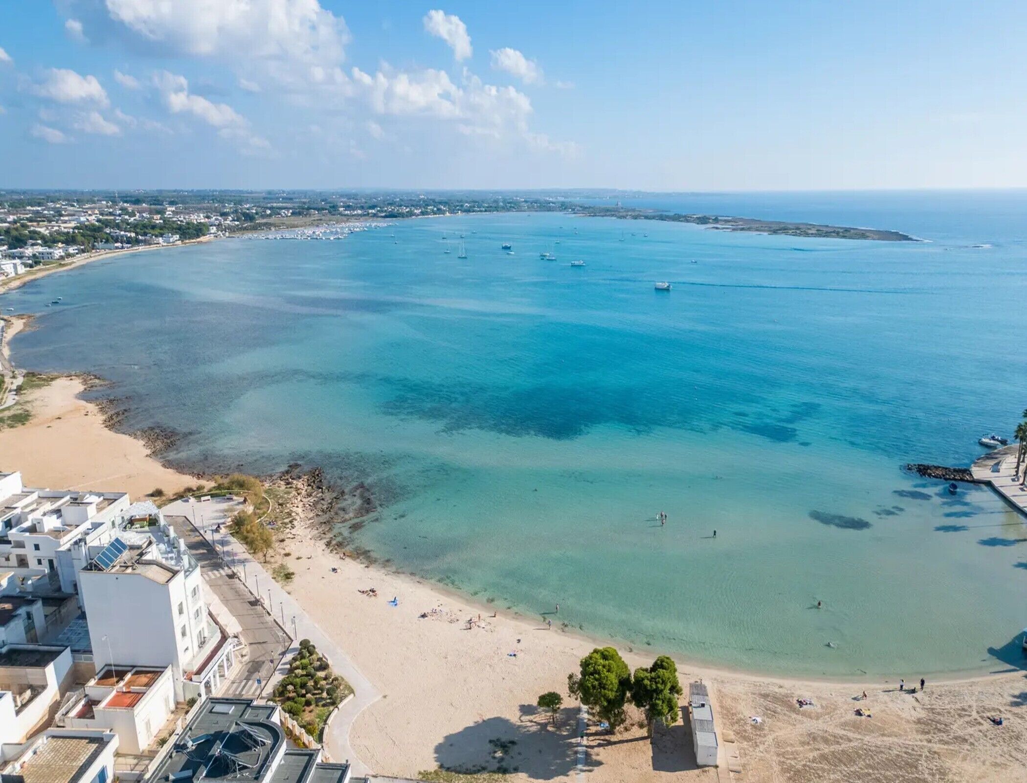 Una spiaggia nelle vicinanze
