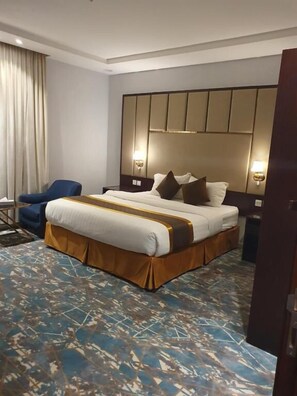 In-room safe, desk, laptop workspace, soundproofing - Zikra Hotel   (Taif)