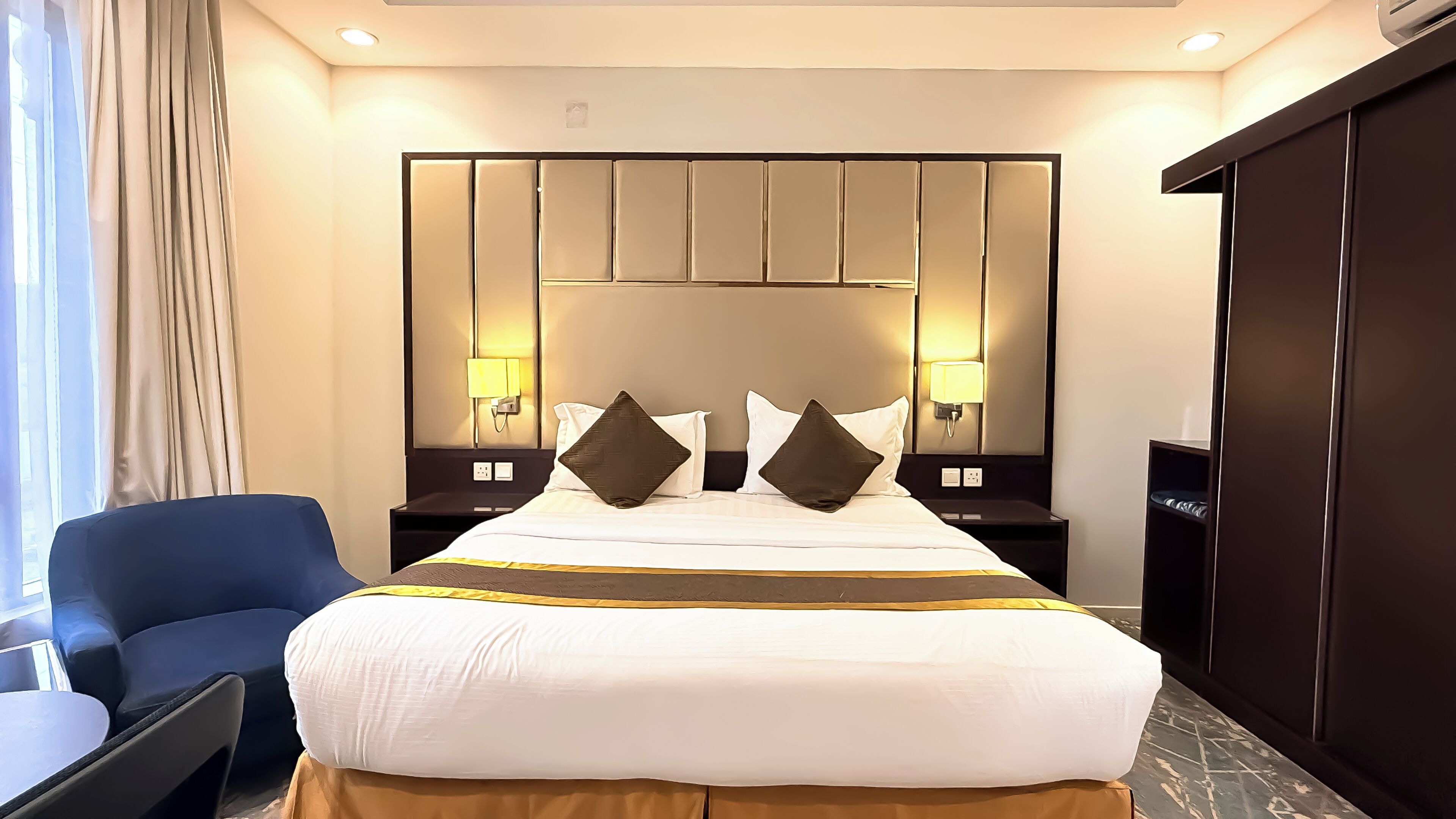 Deluxe Room | In-room safe, desk, laptop workspace, soundproofing
