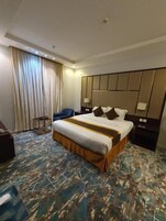 Caja fuerte, escritorio, espacio para trabajar con un portátil