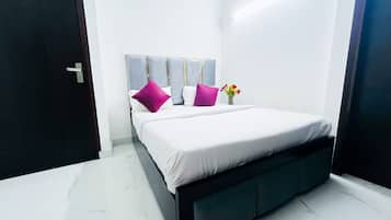 Deluxe Double Room, Balcony | Desk, laptop workspace, soundproofing, free WiFi
