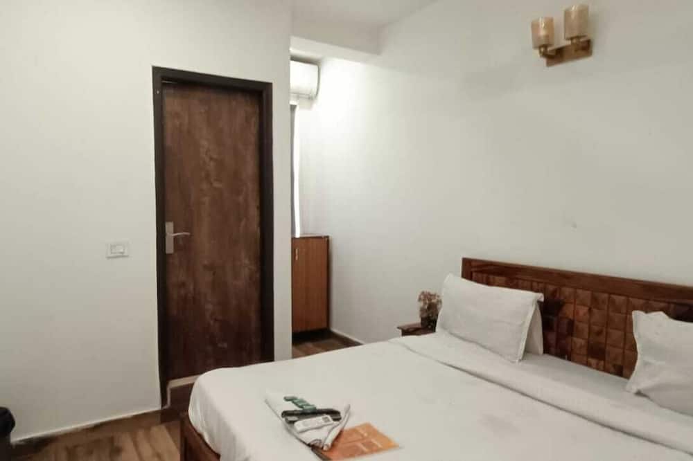 Roomshala Hotel Seven Near Aims