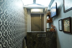 Lobby - Roomshala Hotel Seven Near Aims (Delhi)