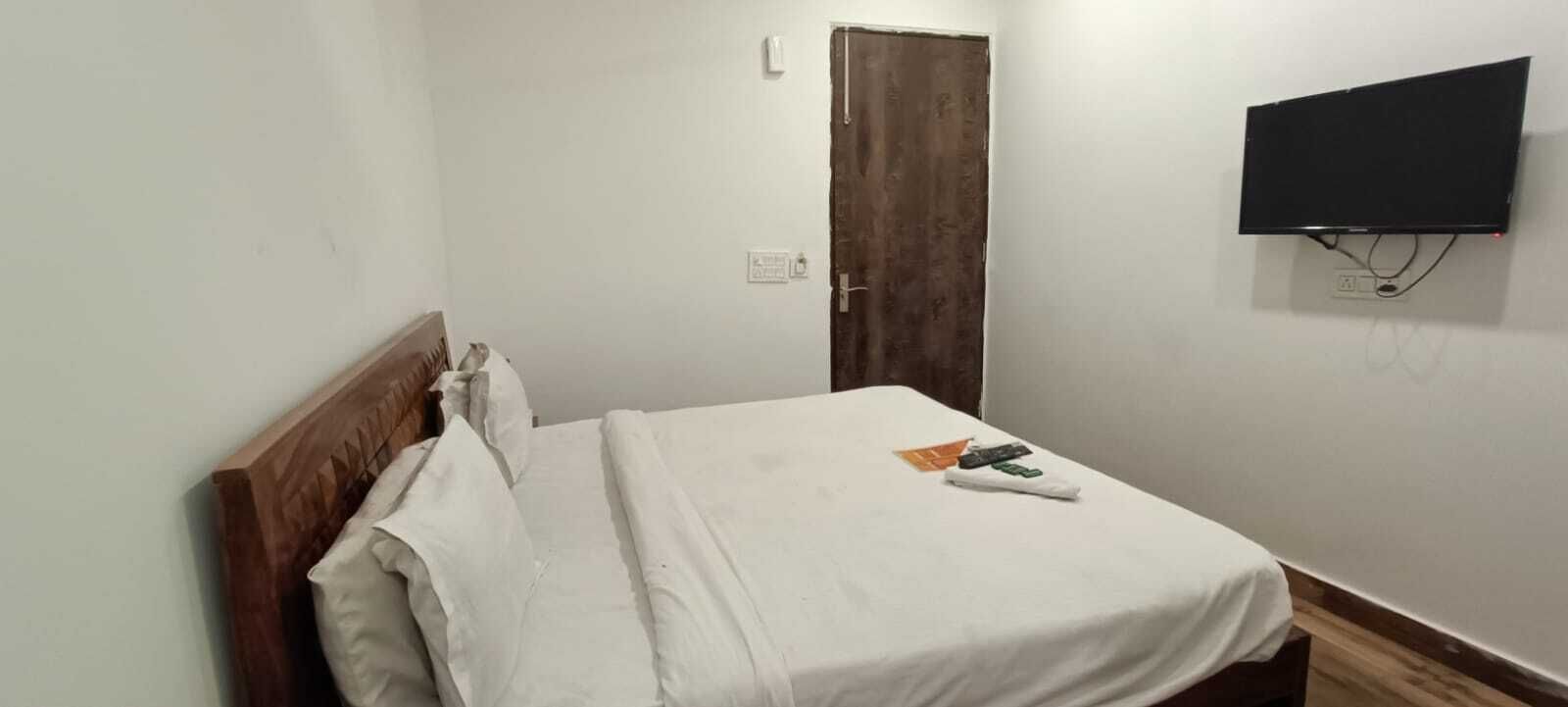 Deluxe Double Room, Balcony | Desk, laptop workspace, soundproofing, free WiFi