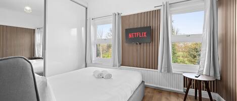 Iron/ironing board, WiFi, bed sheets