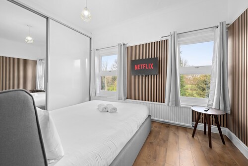 2 Bed Hale Home by City SuperHost