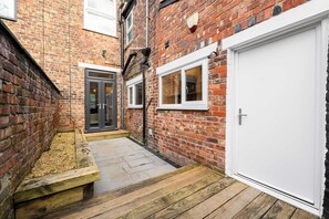 Exterior detail - 2 Bed Hale Home | Free Parking | Pet Friendly (Hale)