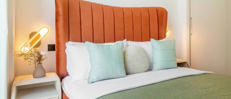 Luksusleilighet, byutsikt | Blendingsgardiner, strykejern/-brett og wi-fi (inkludert)