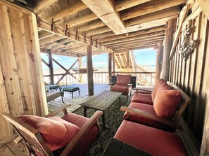 Property grounds - 2 Bd 2 Ba Beachfront Property W/ Amazing Views (Gulf Shores)