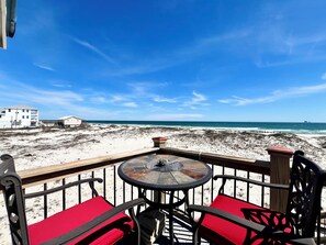 Outdoor dining - 2 Bd 2 Ba Beachfront Property W/ Amazing Views (Gulf Shores)