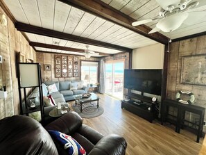 TV - 2 Bd 2 Ba Beachfront Property W/ Amazing Views (Gulf Shores)