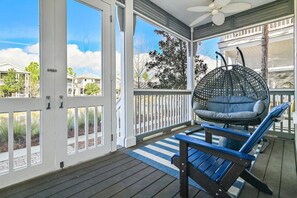 Terrace/patio - The Kraken's Paradise – Stylish 3BR Home, Bikes & Table Tennis (Santa Rosa Beach)