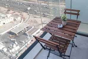 House | 1 bedroom, Internet - Stayshort - Chic 1 Bed Bedroom in JVT That Sleeps 2 With Balcony (Dubai)