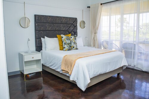 Centrally Located 1 Bedroom Apartment - 2365