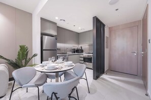 House - Stayshort - Stunning 1 Bed Bedroom in JVT That Sleeps 2 (Dubai)