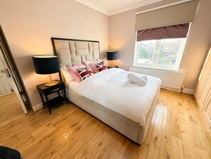 5 bedrooms, iron/ironing board, free WiFi, bed sheets - Central London in 30 Mins Oxford Street (Ilford)
