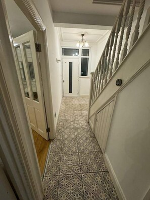 Interior - Central London in 30 Mins Oxford Street (Ilford)