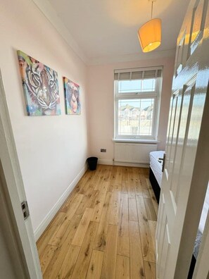 Interior - Central London in 30 Mins Oxford Street (Ilford)