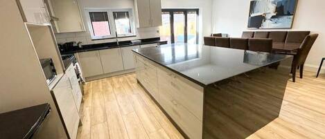 ไมโครเวฟ, เตาอบ, เครื่องล้างจาน, เตาปิ้งขนมปัง