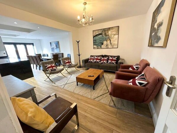 Living area - Central London in 30 Mins Oxford Street (Ilford)