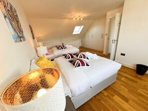 5 bedrooms, iron/ironing board, free WiFi, bed sheets - Central London in 30 Mins Oxford Street (Ilford)