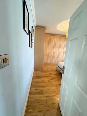 Interior - Central London in 30 Mins Oxford Street (Ilford)