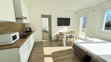 Appartamento Malga Lunga | Wohnbereich | 40-Zoll-Smart-TV mit Kabelempfang