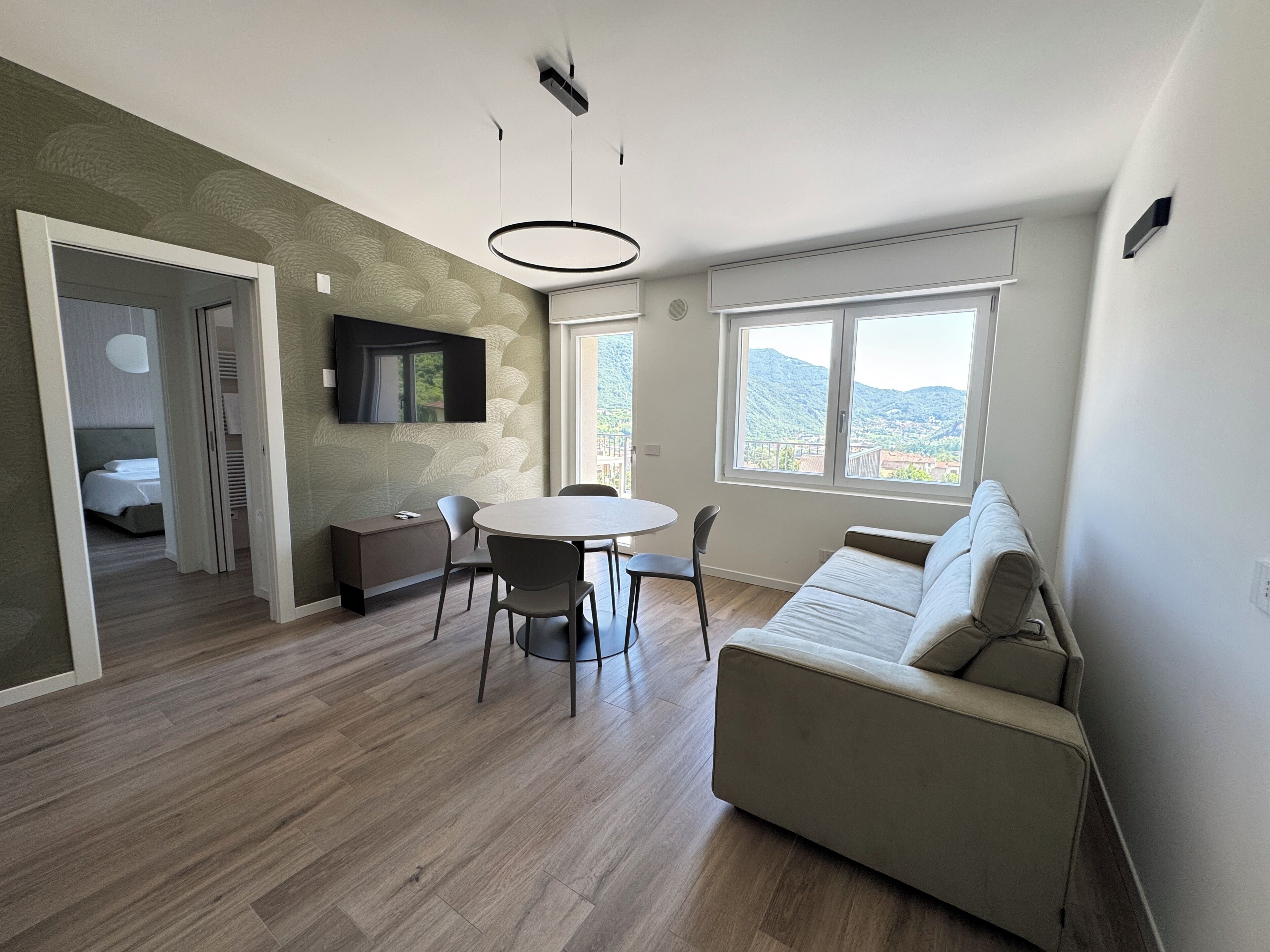 Apartamento, vista para a montanha | Área de estar | Smart TV 40 polegadas com canais a cabo