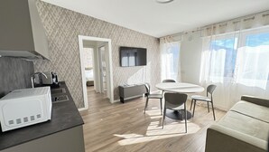 Appartamento Iseo Lake | Oleskelualue | 40–tuumainen äly-TV, jossa kaapelikanavat