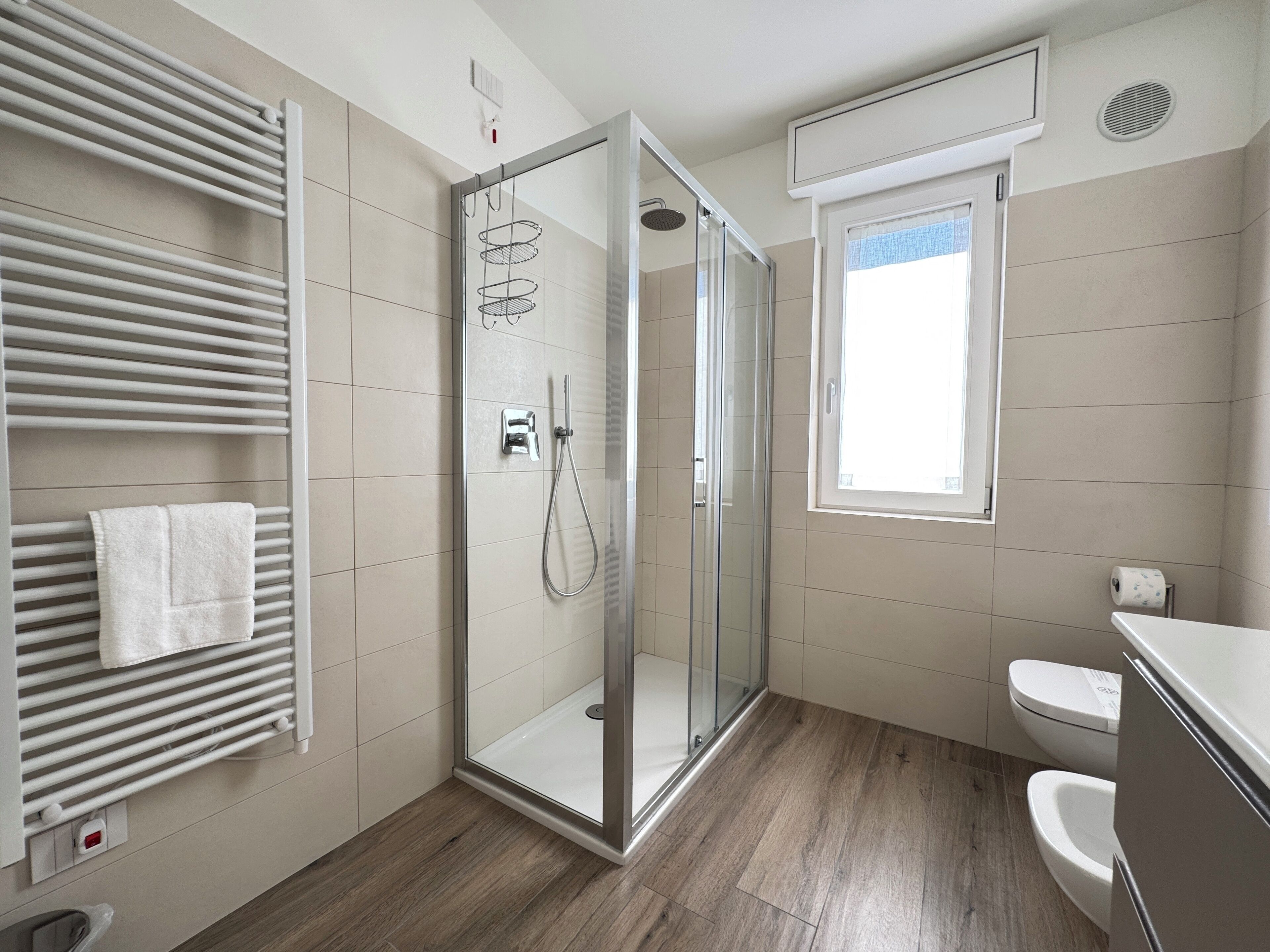 Appartamento Colle Gallo | Bathroom | Shower, free toiletries, hair dryer, bidet